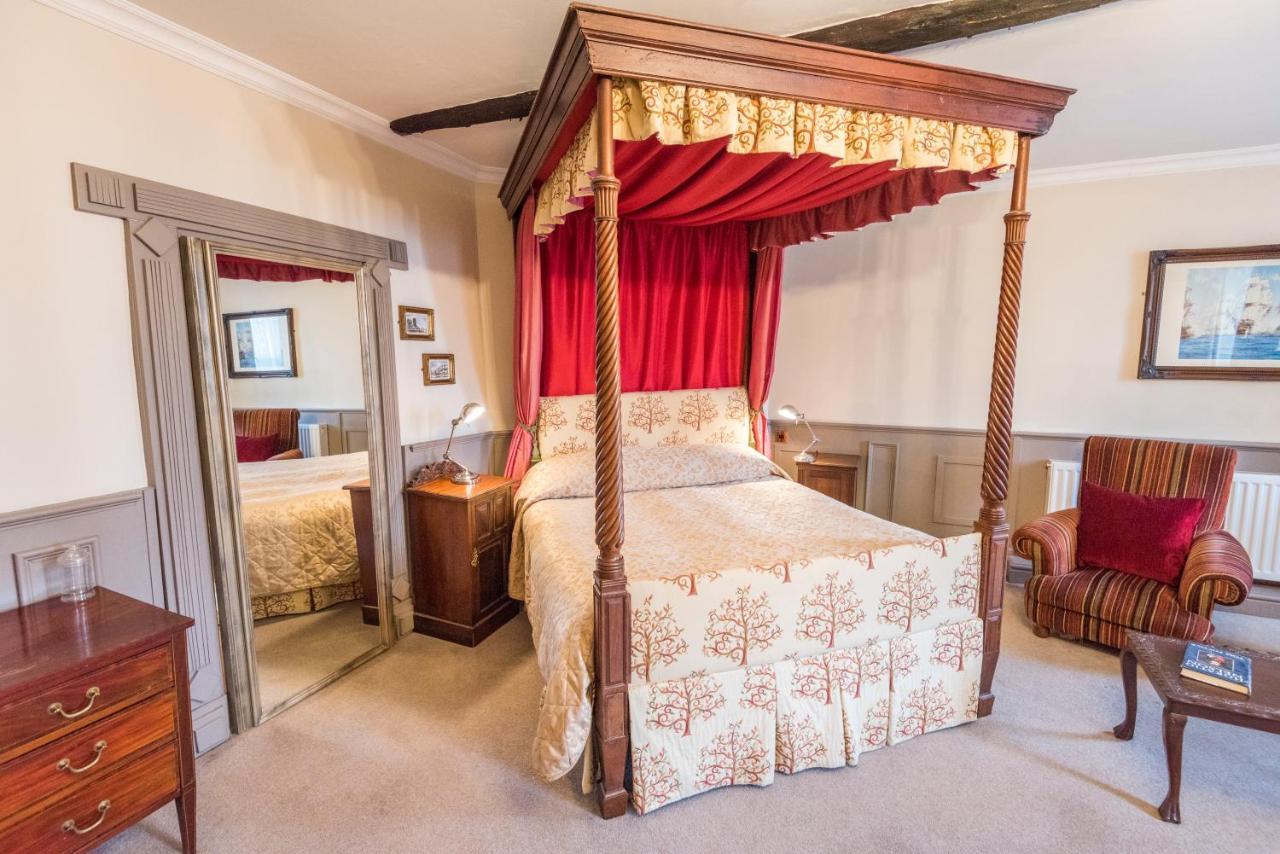 The Castle Hotel Llandovery Esterno foto