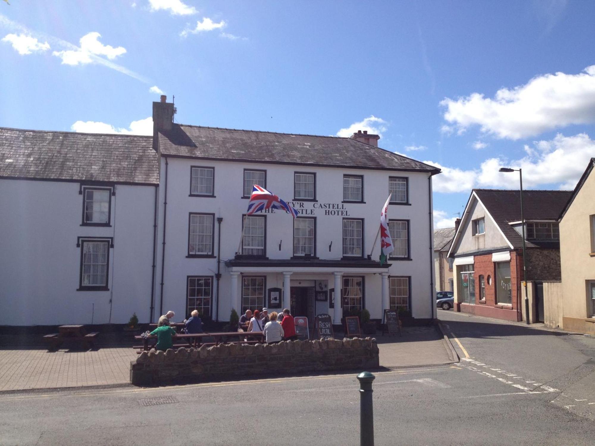 The Castle Hotel Llandovery Esterno foto