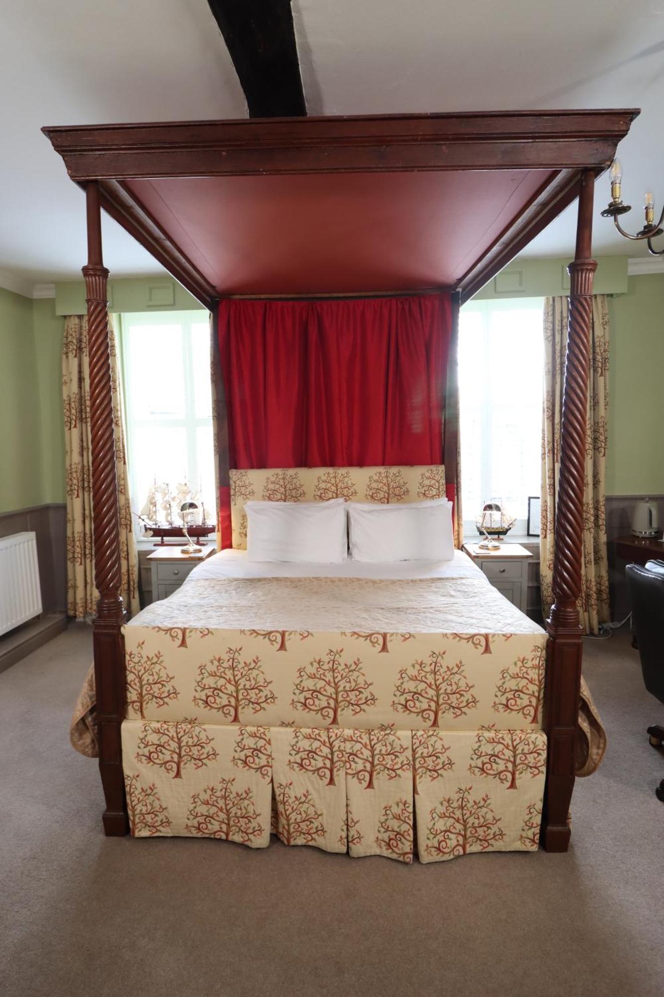 The Castle Hotel Llandovery Esterno foto