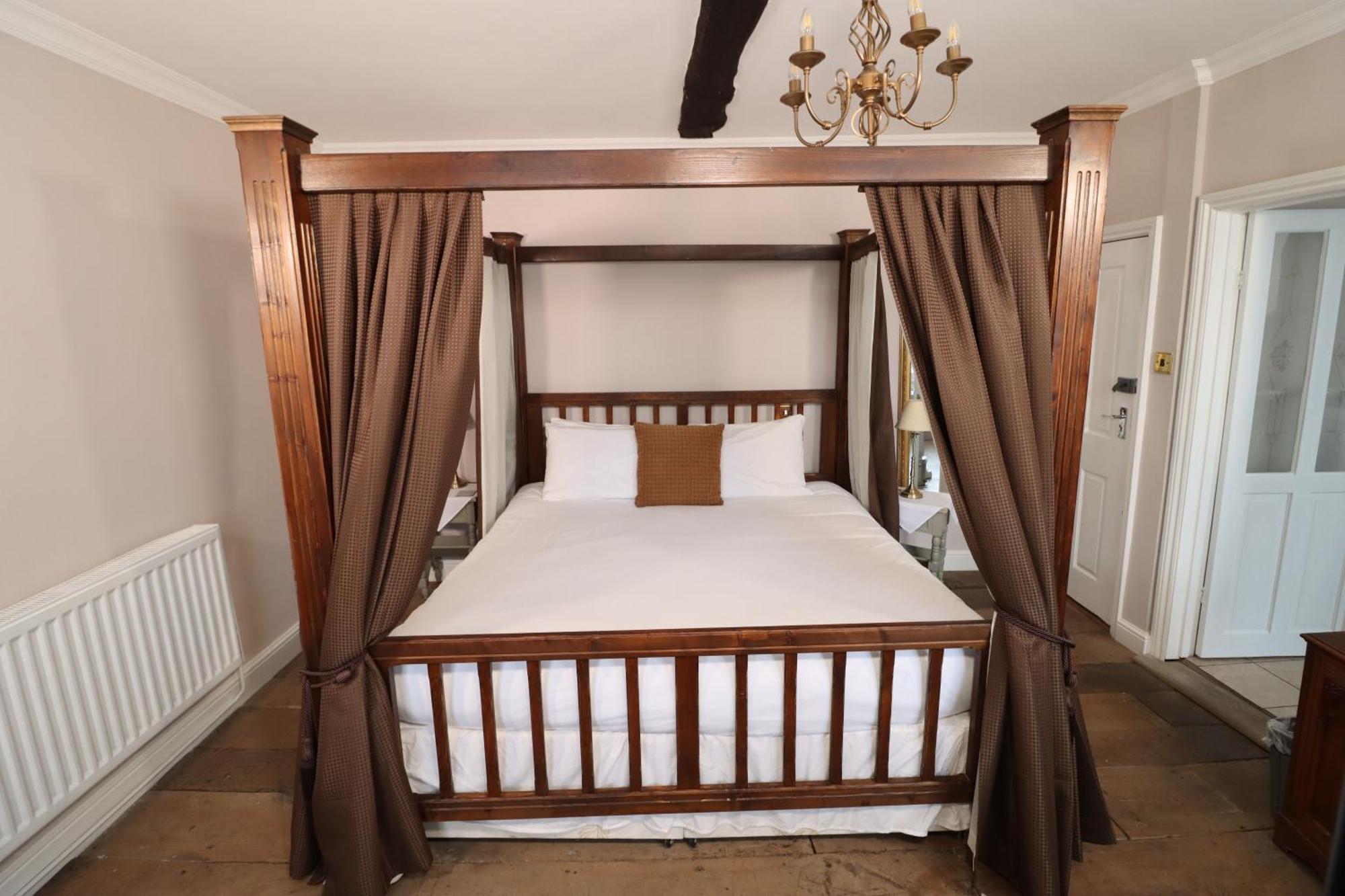 The Castle Hotel Llandovery Esterno foto