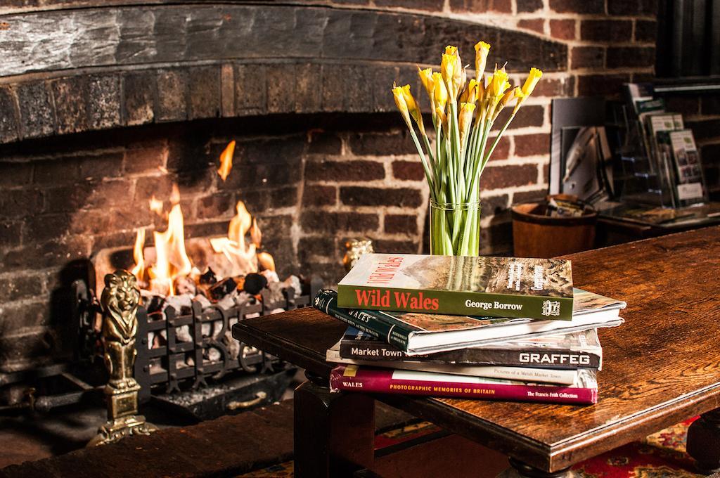 The Castle Hotel Llandovery Esterno foto
